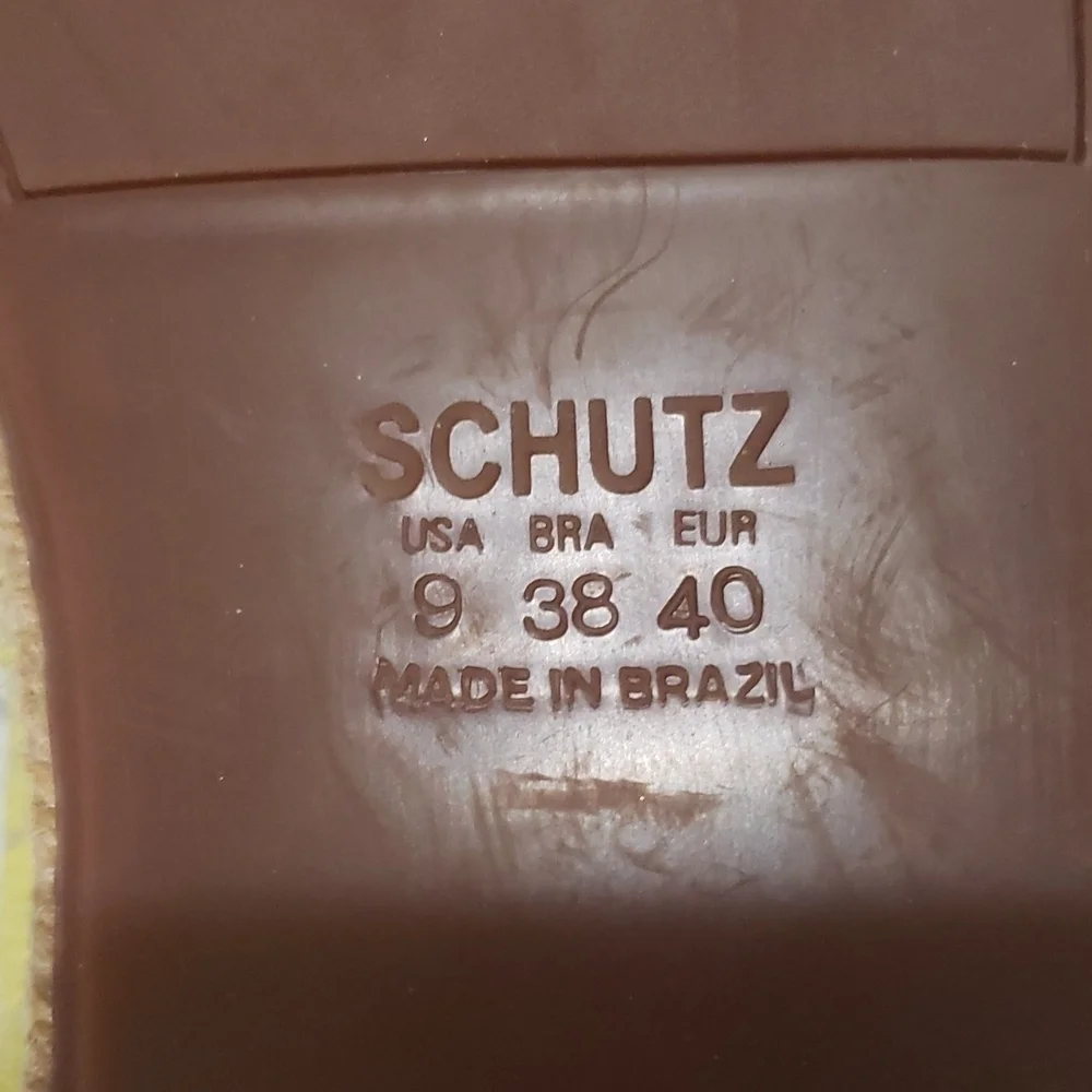 SCHUTZ very good